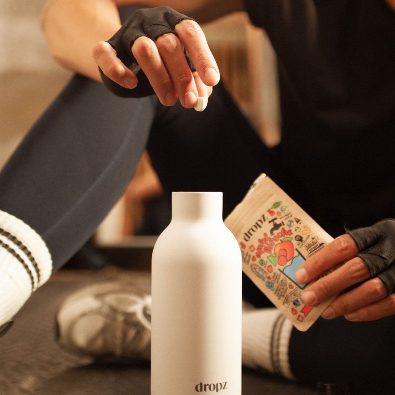 dropz bottle white - 0.5 L with storage compartment